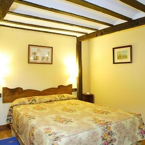Zimmer mit Kingsize-Bett